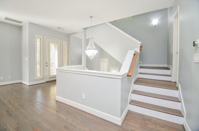 Building Photo - 1016 Studer St