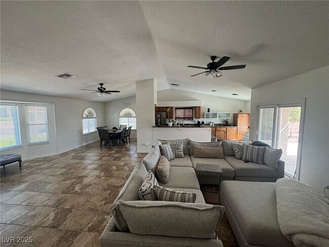 Building Photo - 7980 Rye Canyon Dr