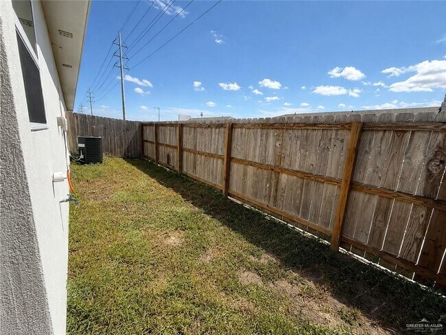 Building Photo - 3101 W Sandlewood St