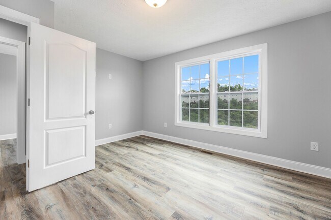 Building Photo - Available for the 2026-2027 lease term.