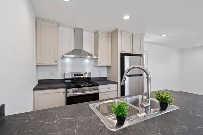 Building Photo - 4315 N Flowing Wells Rd