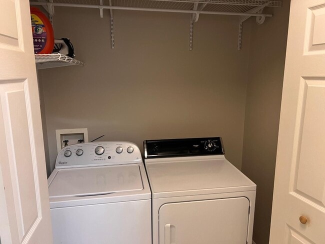 Building Photo - 401 Hidden Creek Cir