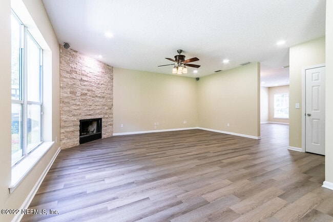 Building Photo - 825 Marjories Way