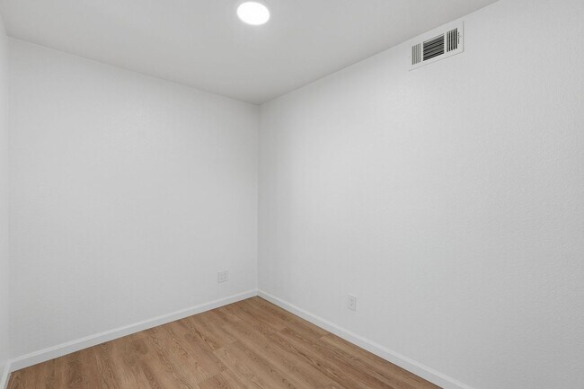Building Photo - 317 N Vine Ave
