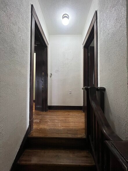 Building Photo - 417 W Columbia Ter