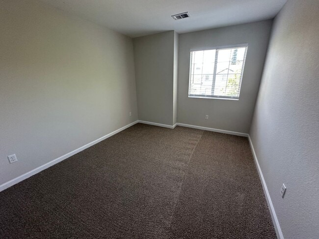 Building Photo - Beautiful 3 Bedroom, 2.5 Bath Antioch Home