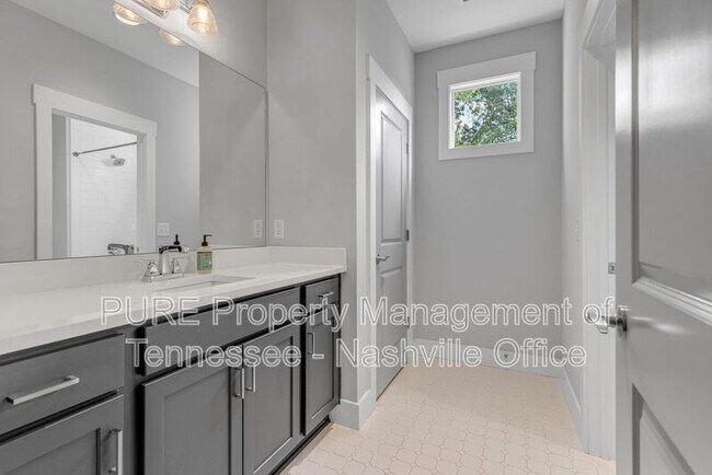 Building Photo - 702B Waco Dr