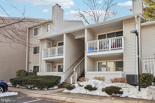 Building Photo - 18202 Chalet Dr