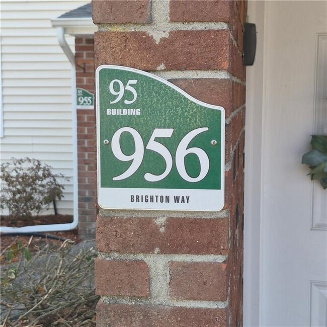 Building Photo - 956 Brighton Way