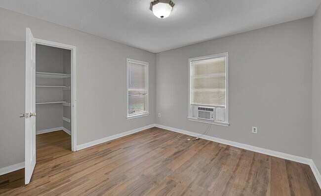 Building Photo - 2712 Mitchell Ave