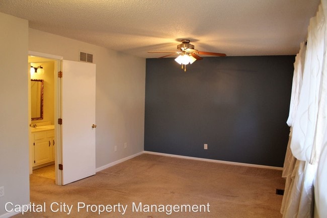 Building Photo - 3 br, 2 bath House - 6750 School St Unit 201