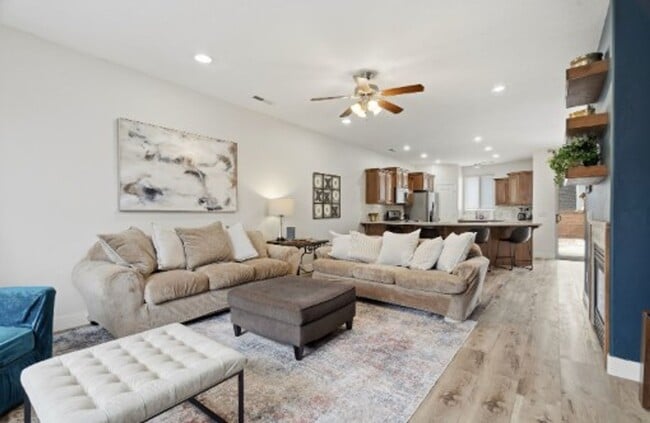 Building Photo - FULLY FURNISHED 3 Bed/2.5 Bath Home!