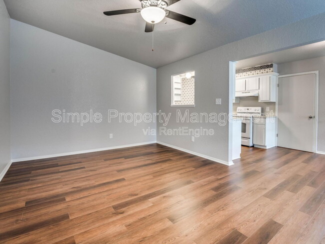 Building Photo - 1710 Hillcrest Dr