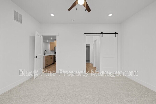 Building Photo - 4642 N Maple Grove Rd