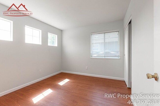 Building Photo - 1459 Chavez Way