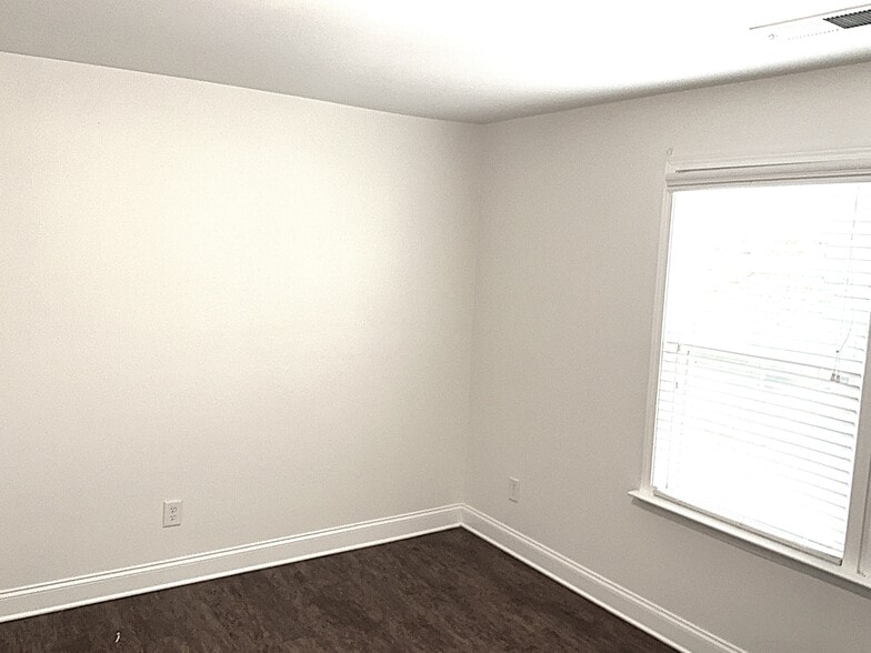 Building Photo - 1027 Monitor Ct