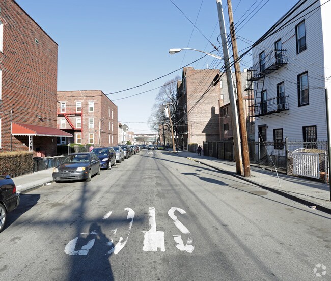 Building Photo - 775 E 225th St