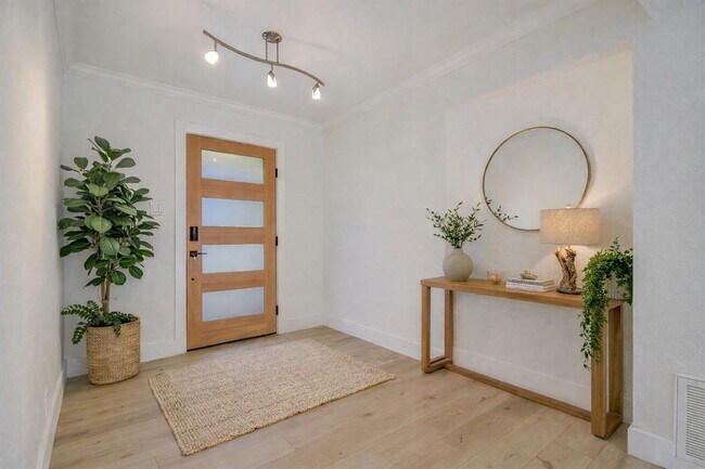 Building Photo - 9026 Lockleven Loop