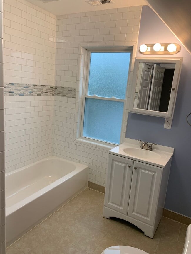 Building Photo - 4172 E Galbraith Rd