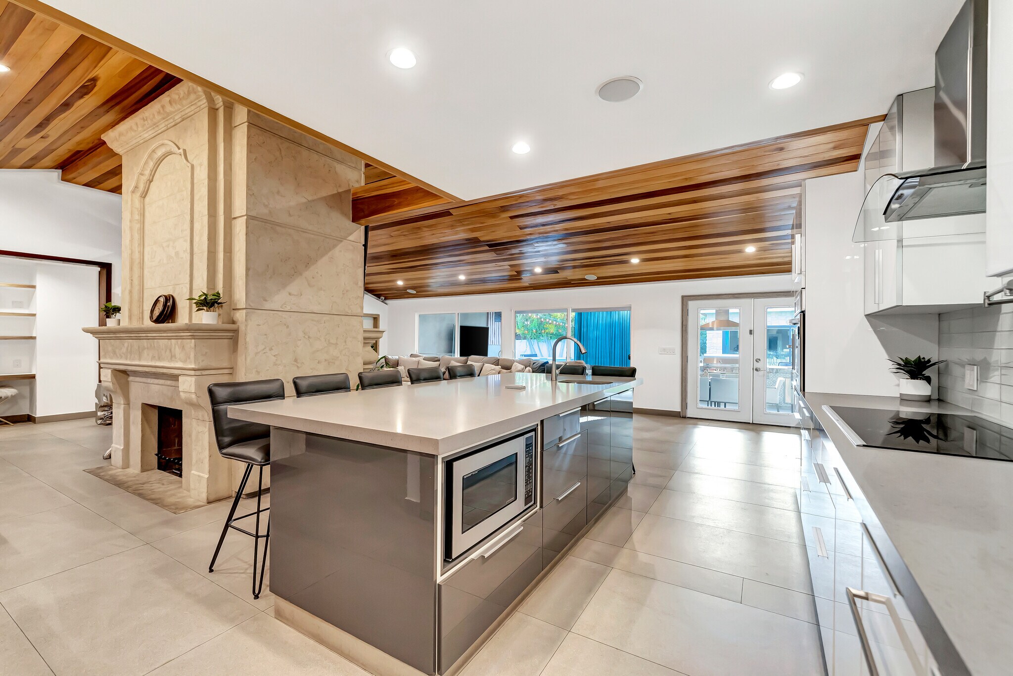 Building Photo - 5817 Ranchito Ave