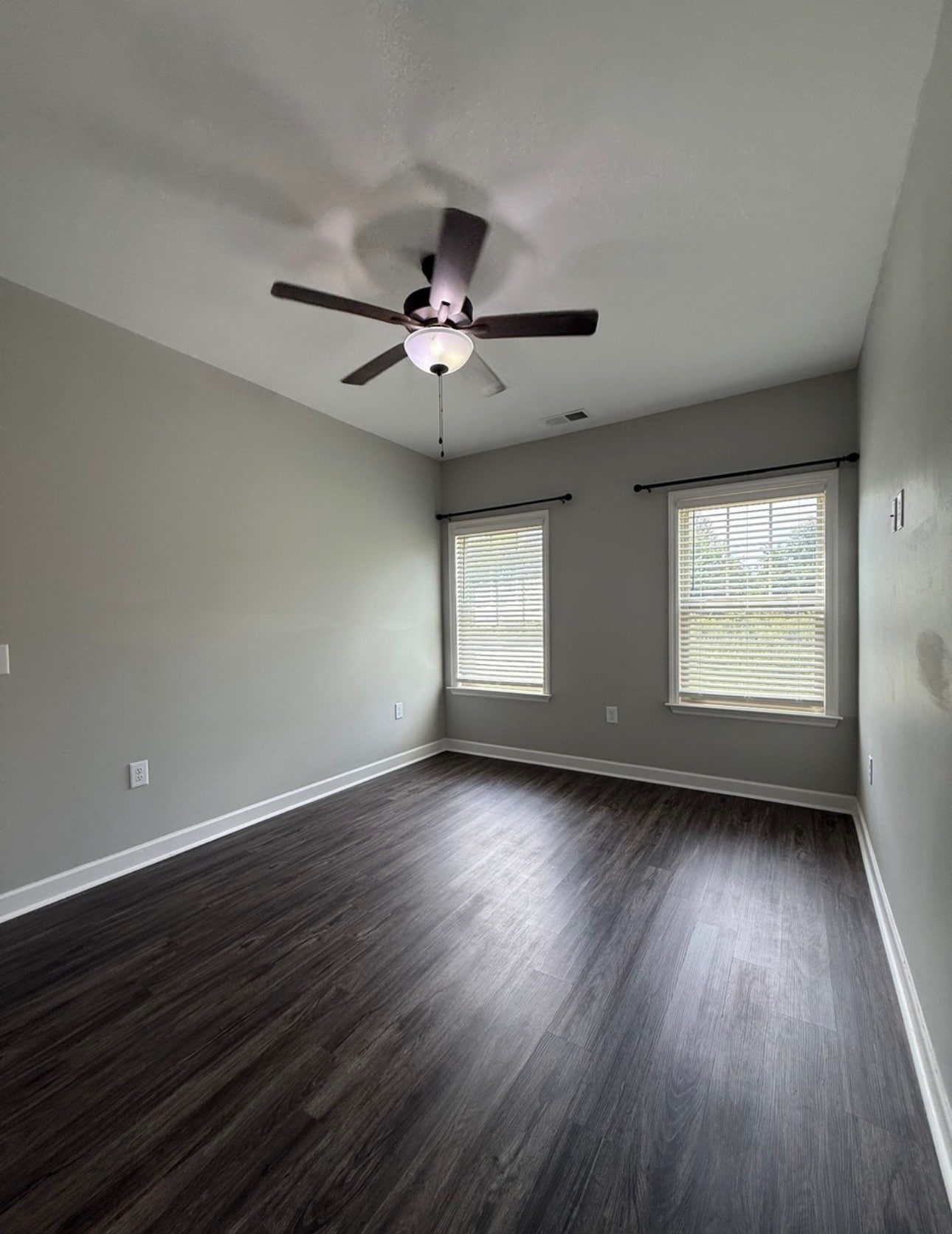 Building Photo - 1002 Villa Cir