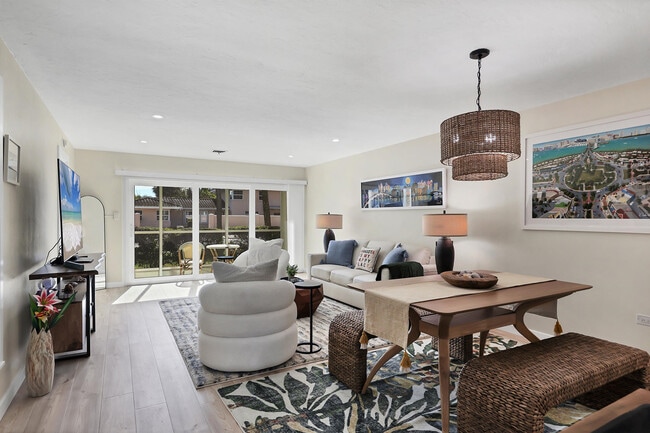 Building Photo - 500 S Washington Dr