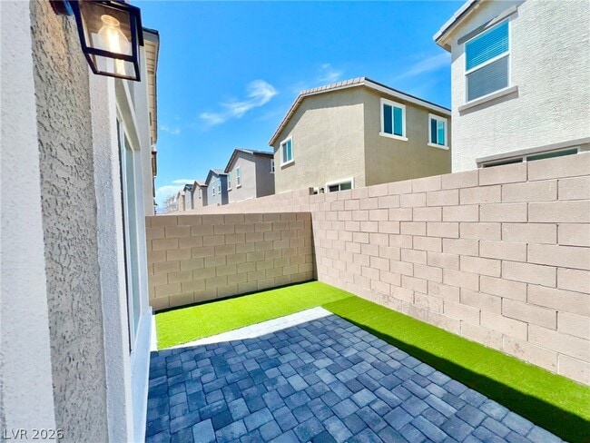 Building Photo - 3254 La Cura Ave