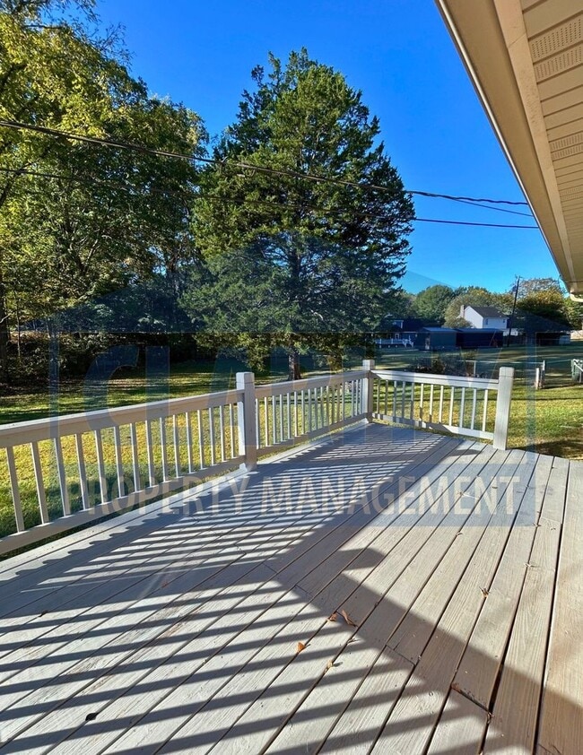 Building Photo - Ranch-style 3-bedroom home!