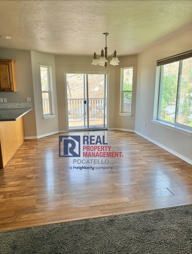 Building Photo - Beautiful 3 Bedroom 2.5 Bathroom Home For Rent