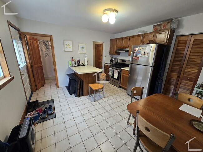 Building Photo - 1 bed unit in Watertown is available in 6/1