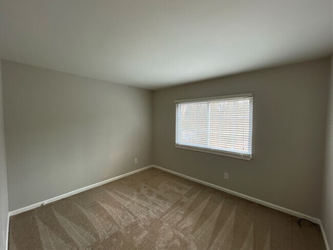 Building Photo - Spacious and modernized 4 bedroom home ful...