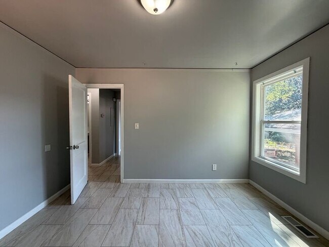 Building Photo - 2157 Nelms Dr SW