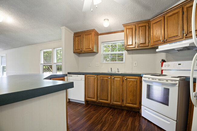 Kitchen - 4695 Old Sparta Rd