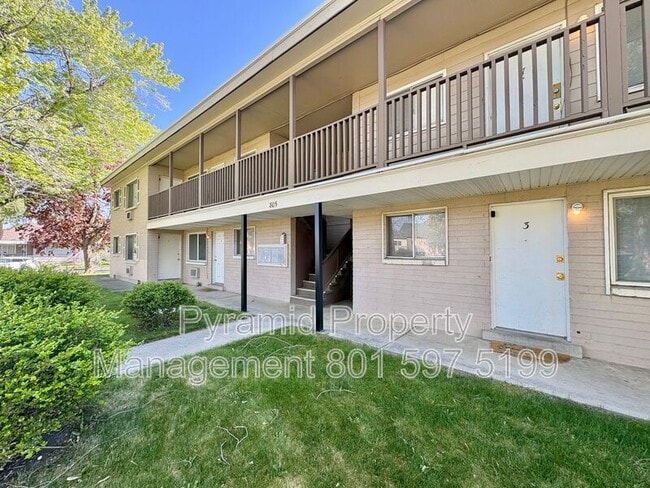 Building Photo - 805 S Cheyenne St