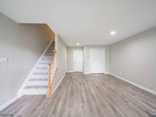 Building Photo - 451 Hartford Dr
