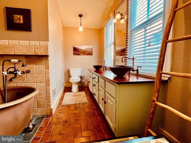 Building Photo - 30 Cornhill St