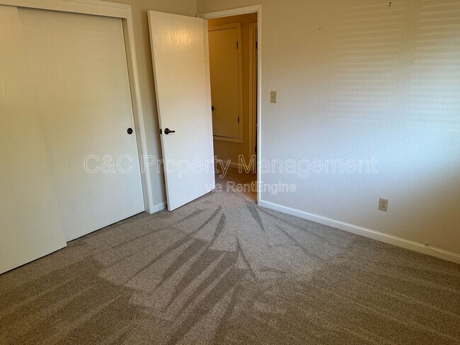 Building Photo - 8190 E Granite Dr