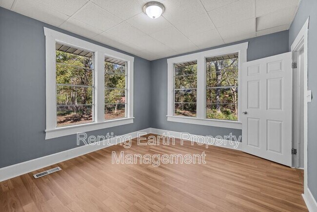 Building Photo - 2309 Eufaula Ave