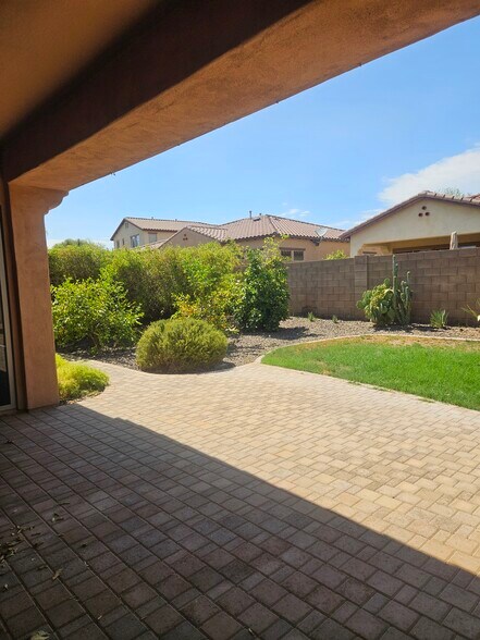 Building Photo - 12528 W Milton Dr