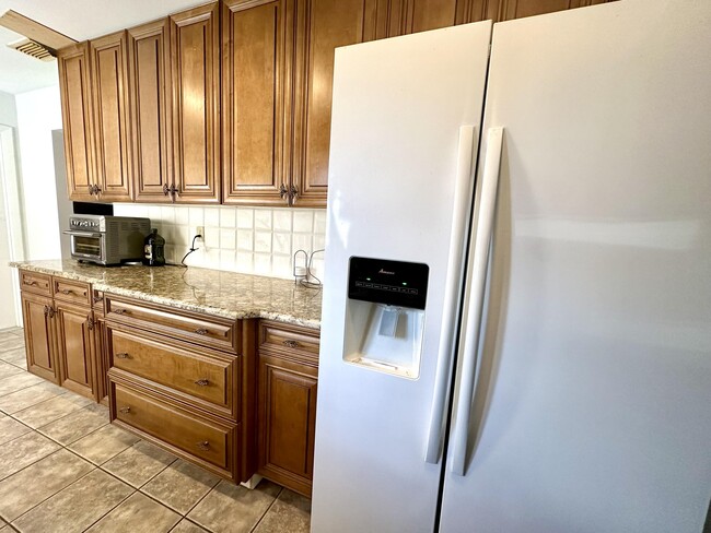 Building Photo - 6101 Rainbow Cir