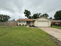 Building Photo - Welcome to this charming 3 bedroom, 2 bath...
