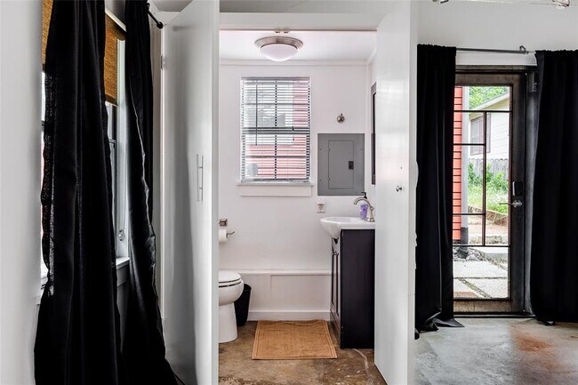 Building Photo - 1504 Treadwell St