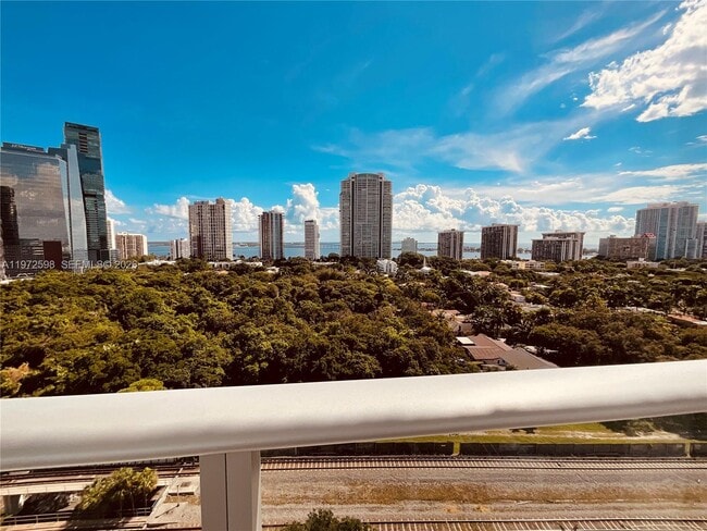 Building Photo - 1600 SW 1st Ave