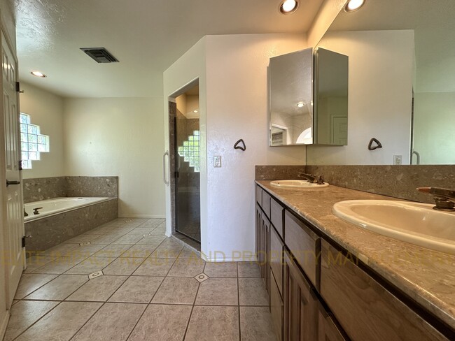 Building Photo - 491 S Corte Del Cantante