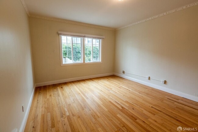 Building Photo - 219 St Charles Ave