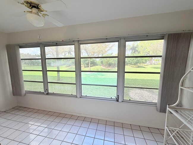 Building Photo - 1004 Newcastle A