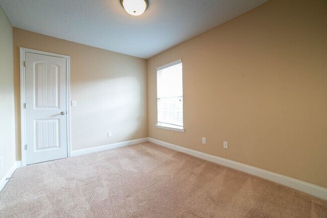 Building Photo - 211 Augusta Way