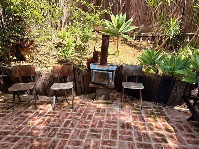 Building Photo - Furnished 1940s Beachwood Canyon Retreat with Treetop Deck + Creative Loft!