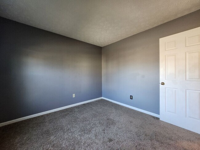 Building Photo - Beautiful 2-Story Home in Northmont School District