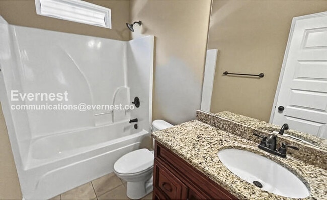 Building Photo - 4 Bed/2 Bath Home with Garage / Pet-Friendly / Available Now!